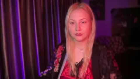 Snapshot of hellyriddle chatting on 12/15/25, 04:39 DeleteyourSadness online show from 12/15/25, 04:39