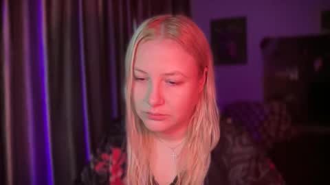 Snapshot of hellyriddle chatting on 12/16/25, 05:23 DeleteyourSadness online show from 12/16/25, 05:23