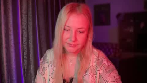 Snapshot of hellyriddle chatting on 12/18/25, 07:25 DeleteyourSadness online show from 12/18/25, 07:25