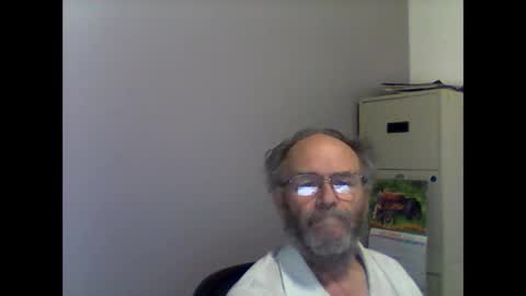 Snapshot of helopilot01 chatting on 10/21/25, 12:33 helopilot01 online show from 10/21/25, 12:33