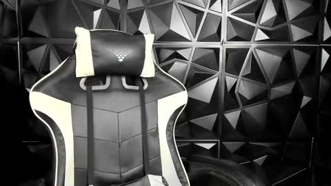 heluehorny13 online show from 02/25/25, 04:35