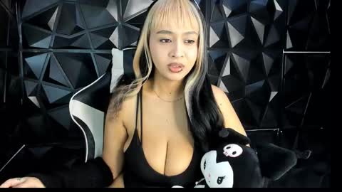 heluehorny13 online show from 10/25/25, 04:20