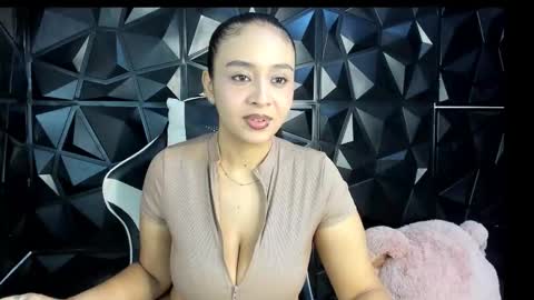 Snapshot of heluehorny13 chatting on 01/10/26, 04:42 heluehorny13 online show from 01/10/26, 04:42