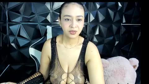 Snapshot of heluehorny13 chatting on 01/12/26, 03:50 heluehorny13 online show from 01/12/26, 03:50