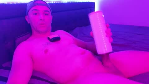 Snapshot of hennidrip chatting on 11/21/25, 05:28 HENNIDRIP online show from 11/21/25, 05:28