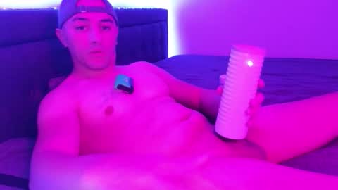 Snapshot of hennidrip chatting on 11/22/25, 12:09 HENNIDRIP online show from 11/22/25, 12:09