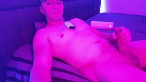 Snapshot of hennidrip chatting on 11/23/25, 04:34 HENNIDRIP online show from 11/23/25, 04:34