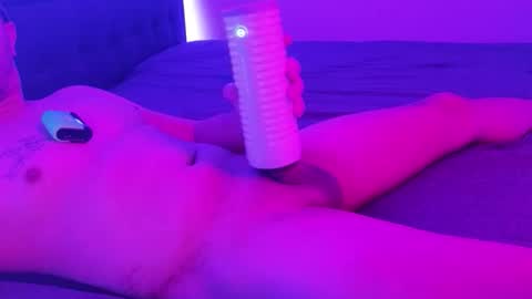 Snapshot of hennidrip chatting on 11/27/25, 01:18 HENNIDRIP online show from 11/27/25, 01:18