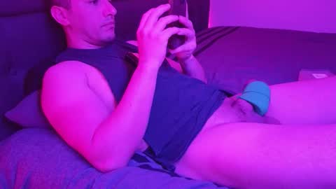 Snapshot of hennidrip chatting on 01/17/26, 05:45 HENNIDRIP online show from 01/17/26, 05:45