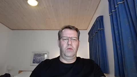 Snapshot of henrikrp1971 chatting on 12/11/24, 12:33 henrikrp1971 online show from 12/11/24, 12:33