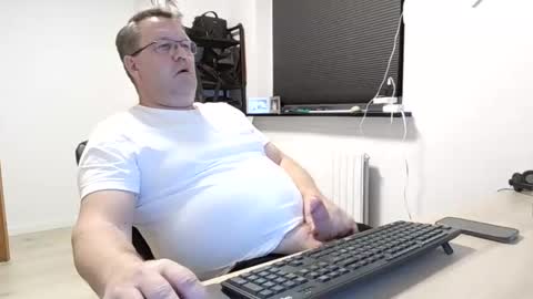 Snapshot of henrikrp1971 chatting on 01/07/25, 06:56 henrikrp1971 online show from 01/07/25, 06:56