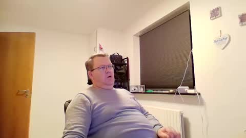 Snapshot of henrikrp1971 chatting on 01/11/25, 09:04 henrikrp1971 online show from 01/11/25, 09:04