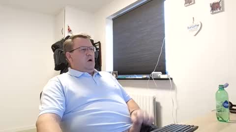 Snapshot of henrikrp1971 chatting on 01/18/25, 11:32 henrikrp1971 online show from 01/18/25, 11:32