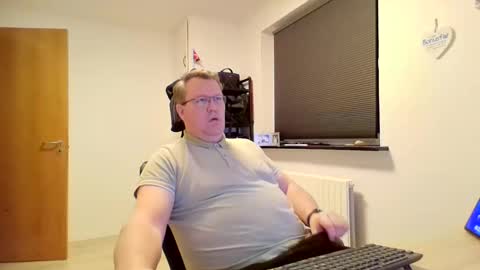 Snapshot of henrikrp1971 chatting on 02/16/25, 05:37 henrikrp1971 online show from 02/16/25, 05:37