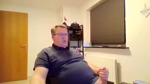 Snapshot of henrikrp1971 chatting on 02/20/25, 04:57 henrikrp1971 online show from 02/20/25, 04:57