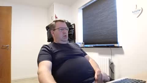 Snapshot of henrikrp1971 chatting on 02/23/25, 02:46 henrikrp1971 online show from 02/23/25, 02:46