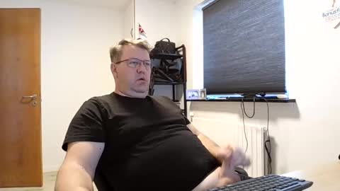 Snapshot of henrikrp1971 chatting on 02/27/25, 02:00 henrikrp1971 online show from 02/27/25, 02:00