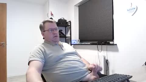 Snapshot of henrikrp1971 chatting on 03/03/25, 09:26 henrikrp1971 online show from 03/03/25, 09:26