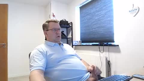 Snapshot of henrikrp1971 chatting on 03/07/25, 11:51 henrikrp1971 online show from 03/07/25, 11:51