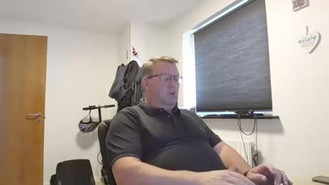 Snapshot of henrikrp1971 chatting on 09/13/25, 12:38 henrikrp1971 online show from 09/13/25, 12:38