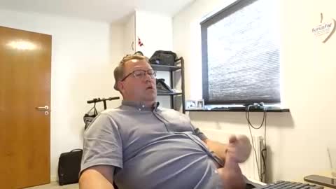 Snapshot of henrikrp1971 chatting on 10/02/25, 02:46 henrikrp1971 online show from 10/02/25, 02:46