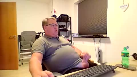 Snapshot of henrikrp1971 chatting on 11/05/25, 09:26 henrikrp1971 online show from 11/05/25, 09:26