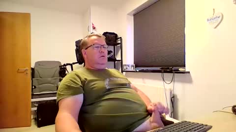 Snapshot of henrikrp1971 chatting on 11/13/25, 03:00 henrikrp1971 online show from 11/13/25, 03:00