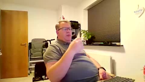 Snapshot of henrikrp1971 chatting on 12/02/25, 07:09 henrikrp1971 online show from 12/02/25, 07:09