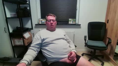 Snapshot of henrikrp1971 chatting on 02/18/26, 10:06 henrikrp1971 online show from 02/18/26, 10:06