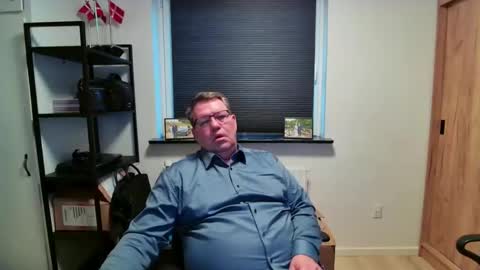 Snapshot of henrikrp1971 chatting on 02/24/26, 03:54 henrikrp1971 online show from 02/24/26, 03:54