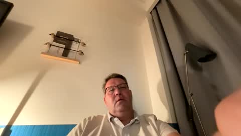 Snapshot of henrikrp1971 chatting on 04/02/26, 11:02 henrikrp1971 online show from 04/02/26, 11:02