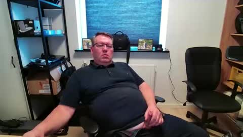 Snapshot of henrikrp1971 chatting on 04/16/26, 12:28 henrikrp1971 online show from 04/16/26, 12:28