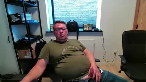 Snapshot of henrikrp1971 chatting on 04/23/26, 04:09 henrikrp1971 online show from 04/23/26, 04:09