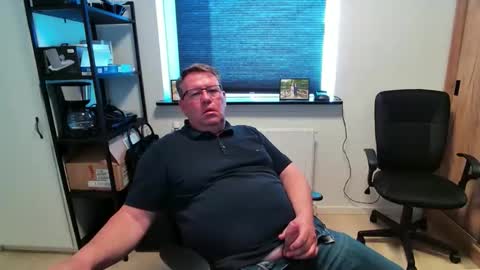Snapshot of henrikrp1971 chatting on 04/30/26, 01:28 henrikrp1971 online show from 04/30/26, 01:28