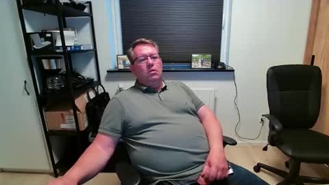 Snapshot of henrikrp1971 chatting on 05/03/26, 06:25 henrikrp1971 online show from 05/03/26, 06:25