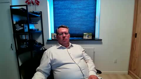 Snapshot of henrikrp1971 chatting on 06/10/26, 11:42 henrikrp1971 online show from 06/10/26, 11:42