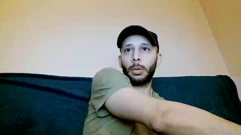 Snapshot of henryaxe chatting on 02/25/25, 12:14 HenryAxe online show from 02/25/25, 12:14