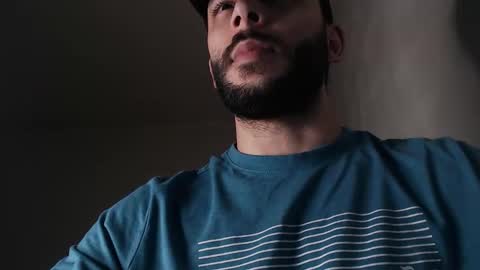 Snapshot of henryaxe chatting on 03/05/26, 09:49 HenryAxe online show from 03/05/26, 09:49