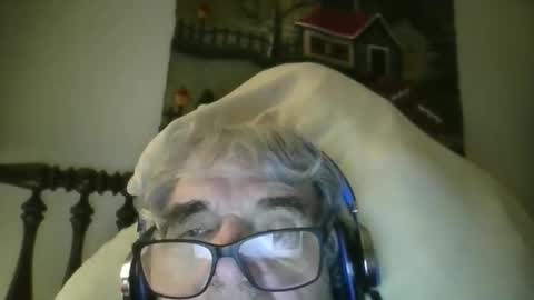 Snapshot of henrybond1979 chatting on 05/12/26, 06:54 henrybond1979 online show from 05/12/26, 06:54