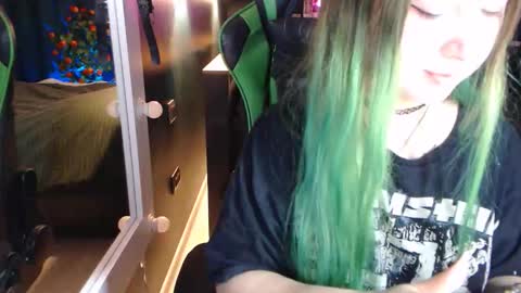 Snapshot of hentaishiing chatting on 11/03/25, 06:42 Hentaishiing online show from 11/03/25, 06:42