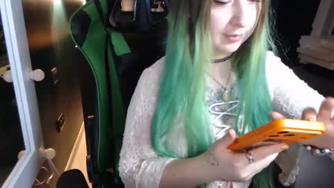 Snapshot of hentaishiing chatting on 11/10/25, 05:56 Hentaishiing online show from 11/10/25, 05:56