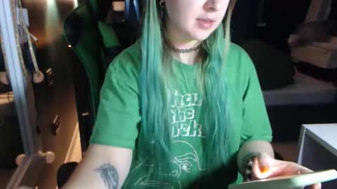 Snapshot of hentaishiing chatting on 11/18/25, 04:55 Hentaishiing online show from 11/18/25, 04:55