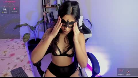 Hello I am Valentina independent Colombian model I love sensuality and pleasure welcome online show from 01/31/25, 07:07