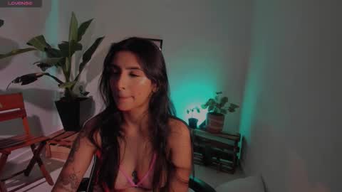 Snapshot of hera_069 chatting on 01/09/26, 06:05 Hello I am Valentina independent Colombian model I love sensuality and pleasure welcome online show from 01/09/26, 06:05
