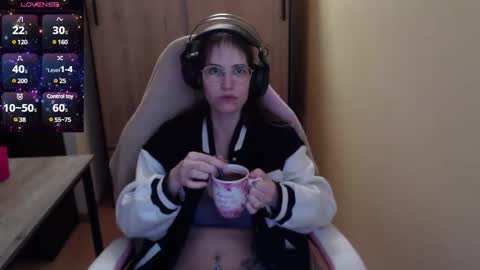 Snapshot of heraluna_ chatting on 12/14/24, 09:45 HeraLuna online show from 12/14/24, 09:45