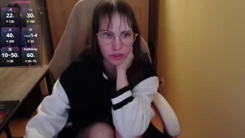 Snapshot of heraluna_ chatting on 01/01/25, 10:46 HeraLuna online show from 01/01/25, 10:46