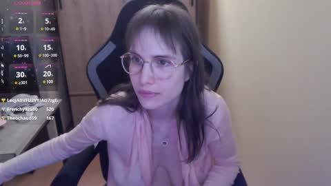 Snapshot of heraluna_ chatting on 01/17/25, 02:39 HeraLuna online show from 01/17/25, 02:39