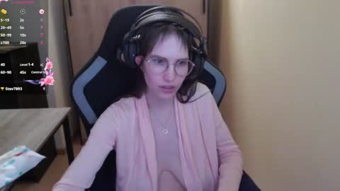 Snapshot of heraluna_ chatting on 01/20/25, 11:10 HeraLuna online show from 01/20/25, 11:10