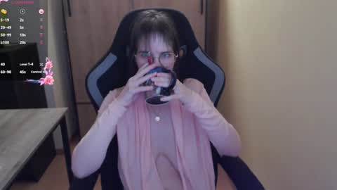 Snapshot of heraluna_ chatting on 01/26/25, 10:35 HeraLuna online show from 01/26/25, 10:35