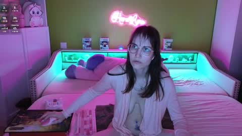 Snapshot of heraluna_ chatting on 02/13/25, 10:54 HeraLuna online show from 02/13/25, 10:54